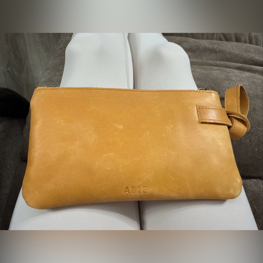 Able wristlet NWOT